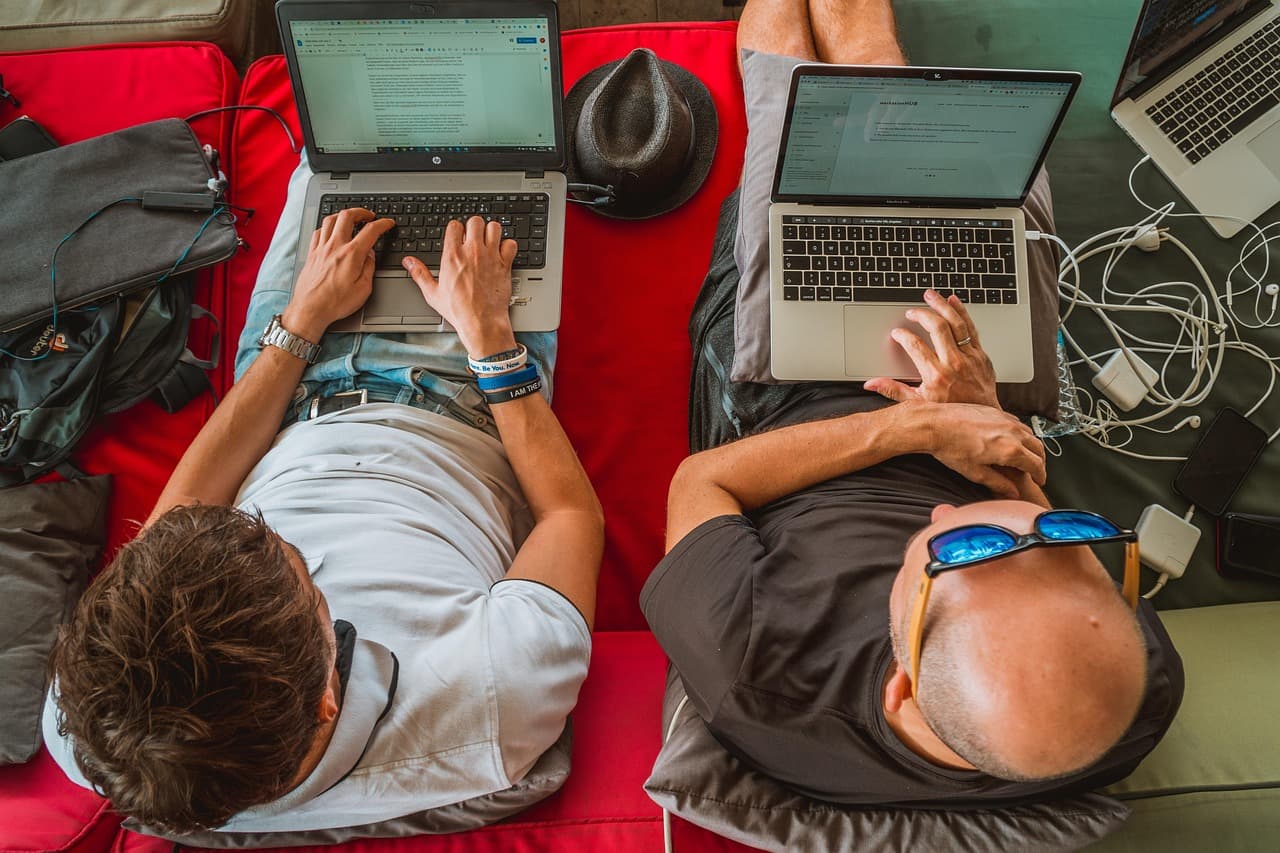 Web designer freelance o agenzia: quale scegliere nel 2026